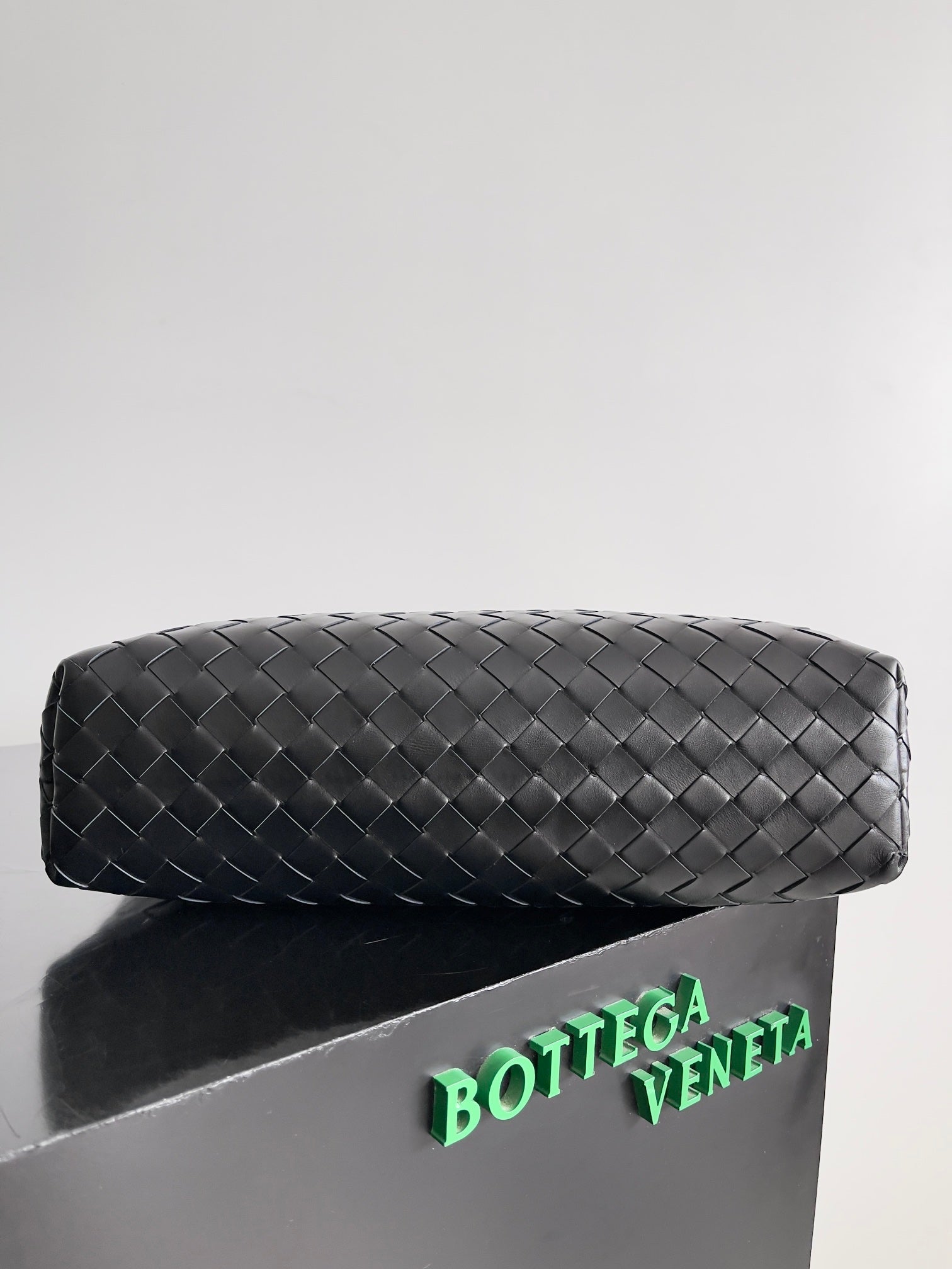ボッテガ・ヴェネタ 25S アンディアモ ラージ イントレチャート 39 ブラック カーフスキン
