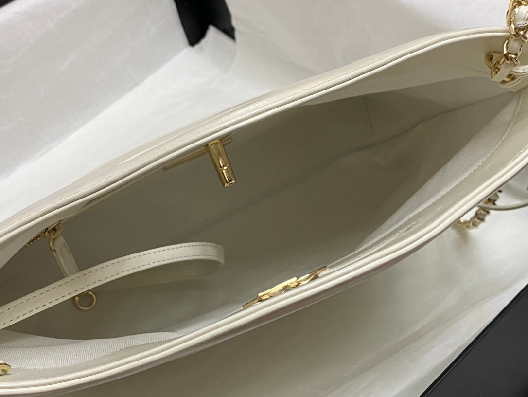 CC スモール 30 ショッピングバッグ（ホワイトカーフスキン）