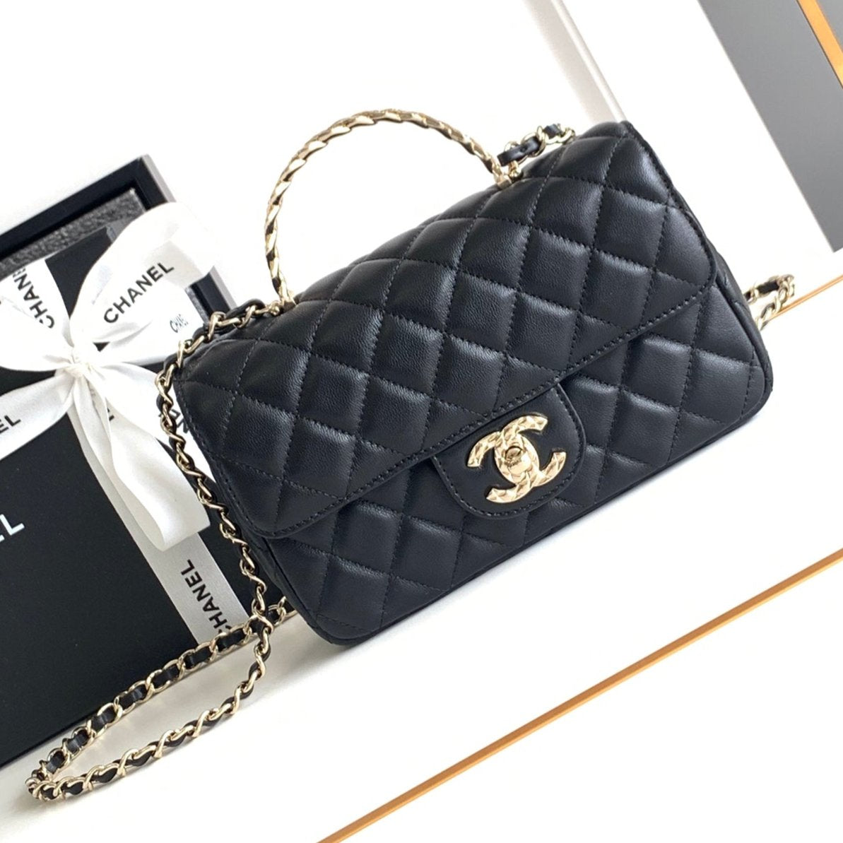 CC ミニ 20 フラップバッグ（ブラックカーフスキン）