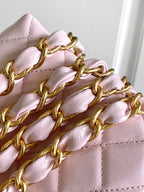 CC MINI 13 クラッチバッグ（ライトピンクラムスキン製ストラップ付き）