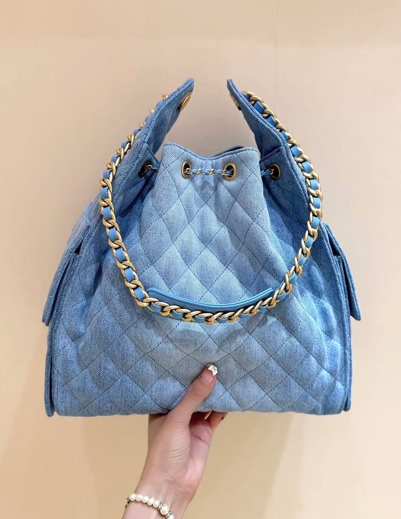 CC 25 HANDBAG 40 IN BLUE DENIM GOLD HARDWARE