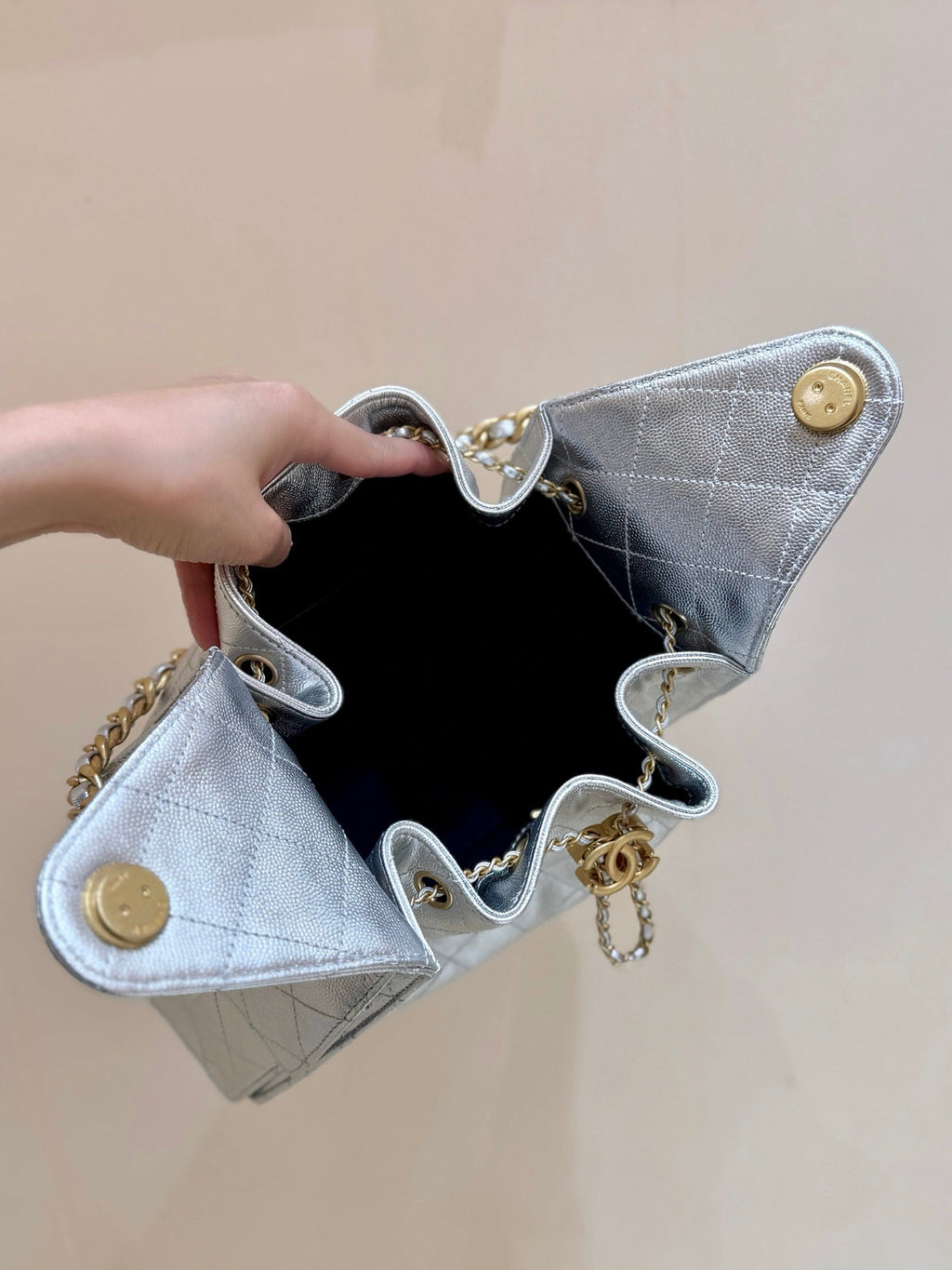 CC 25 HANDBAG IN SILVER-TONE 30 GRAINED CALFSKIN GOLD HARDWARE