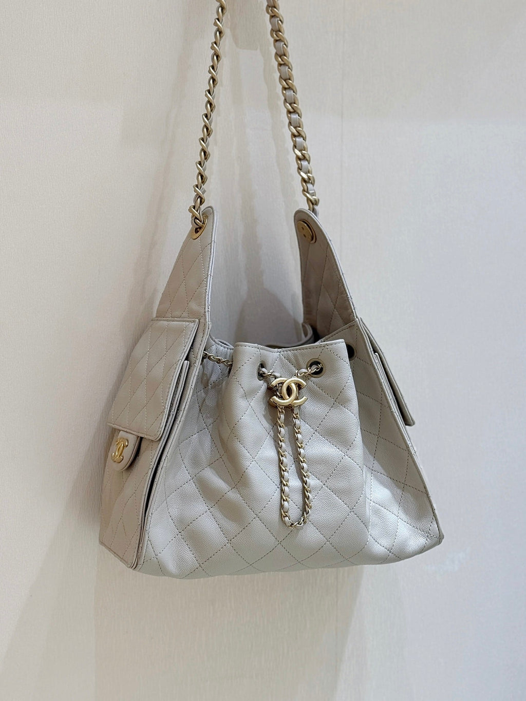 CC 25 HANDBAG IN CREAM 30 GRAINED CALFSKIN GOLD HARDWARE