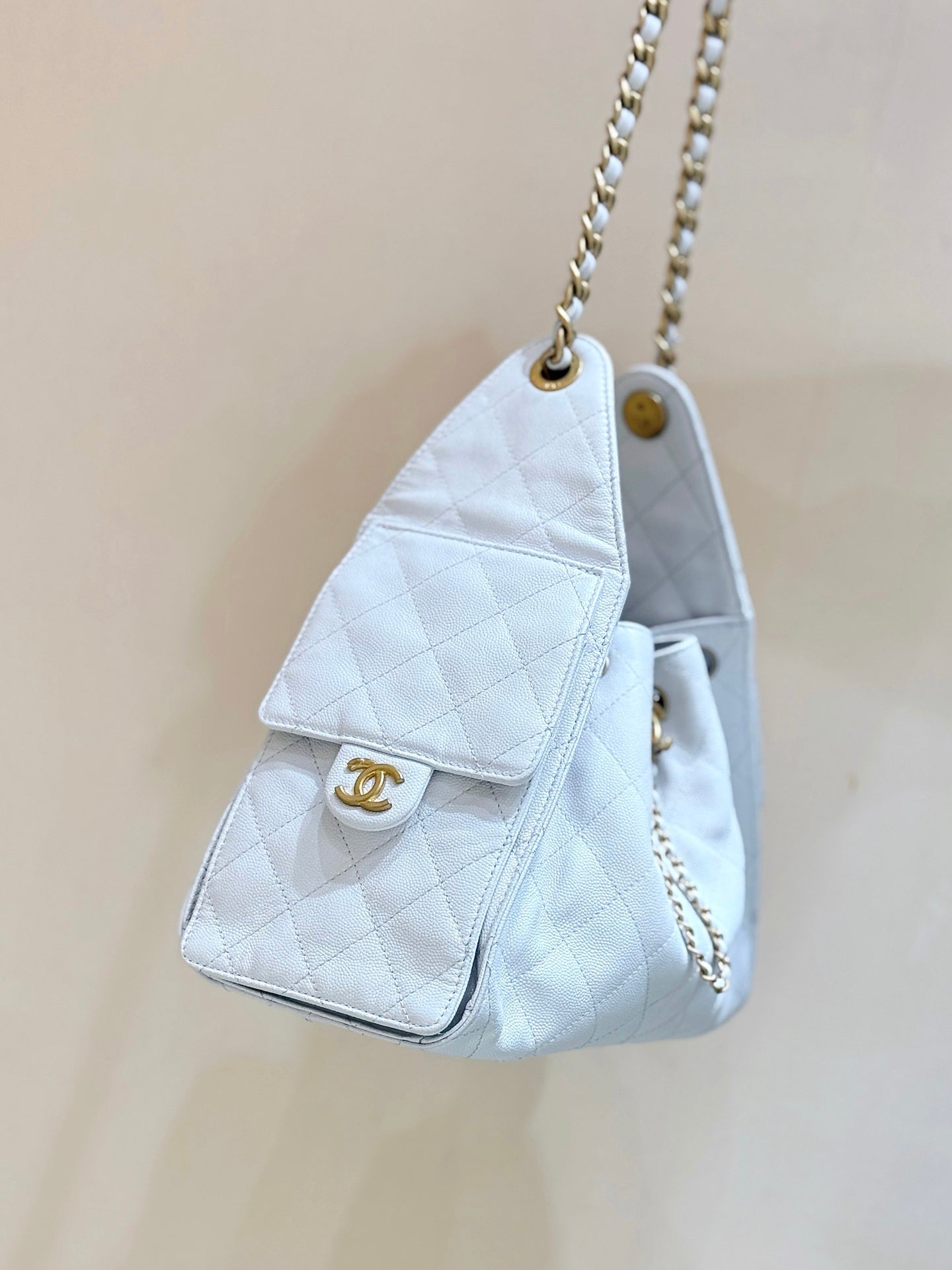 CC 25 HANDBAG IN WHITE 30 GRAINED CALFSKIN GOLD HARDWARE