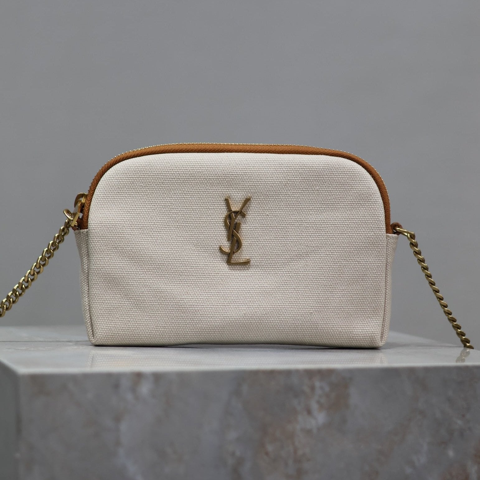 GABY ジップポーチ 19インチ ホワイト ミックスブラウン コットン ゴールド金具