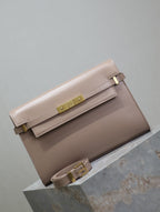 マンハッタン ミディアム 29インチ ダークベージュ スムースカーフスキン ゴールドバックル