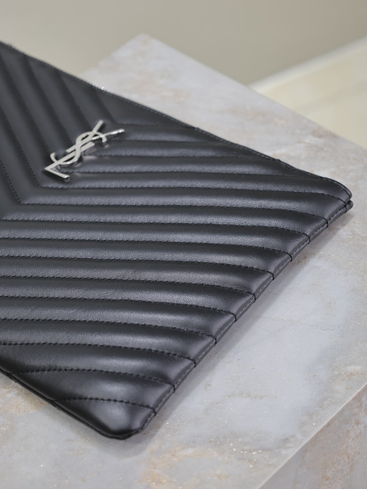 クラッチ 30インチ ブラック キルティングカーフスキン シルバーバックル