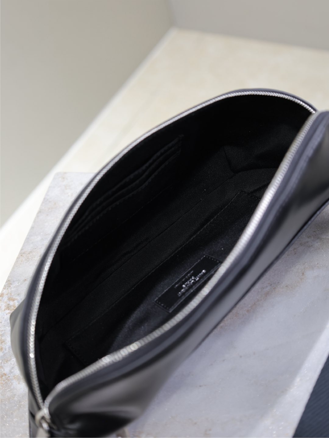 クラシック クロスボディバッグ 26 ブラック ラムスキン