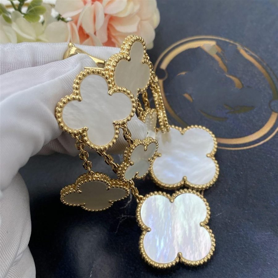[⭐JeweliWhal]CLOVER EARRINGS WHITE MOP 4 MOTIFS GOLD