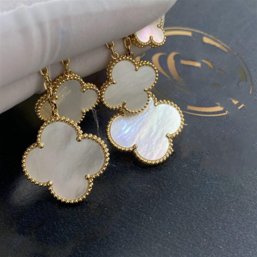 [⭐JeweliWhal]CLOVER EARRINGS WHITE MOP 4 MOTIFS GOLD