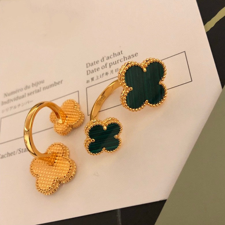 [⭐JeweliWhal]CLOVER BETWEEN THE FINGER RING