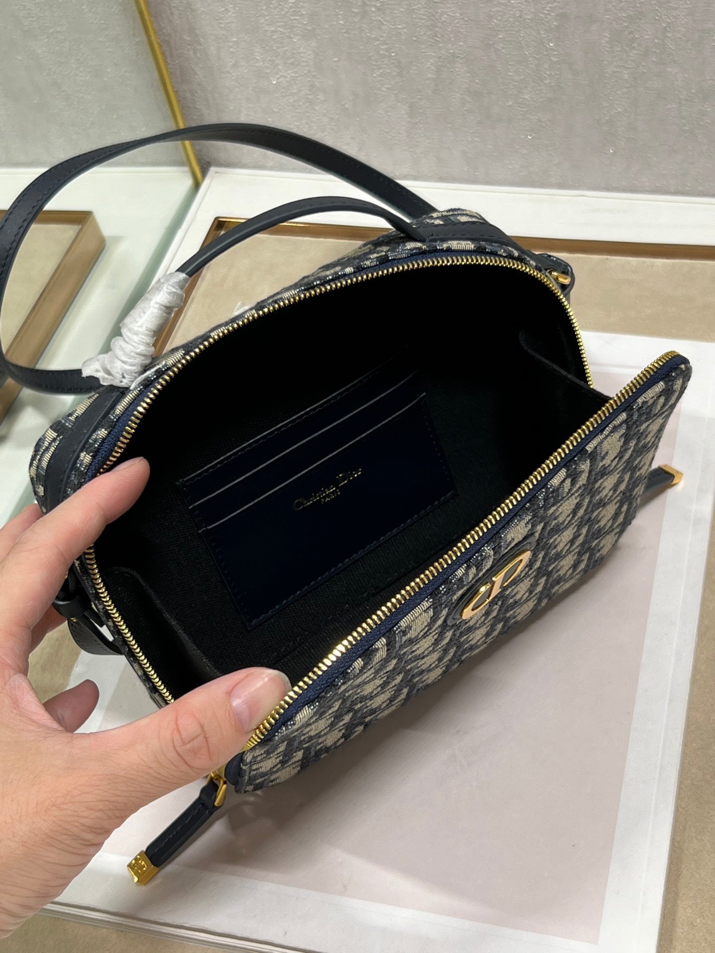 CD CARO 18CM BLUE OBLIQUE EMBROIDERY