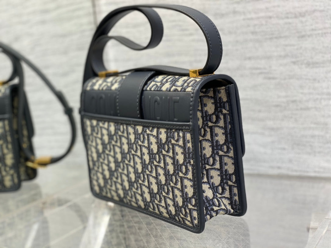 30 モンテーニュ 24cm ブルー斜め刺繍