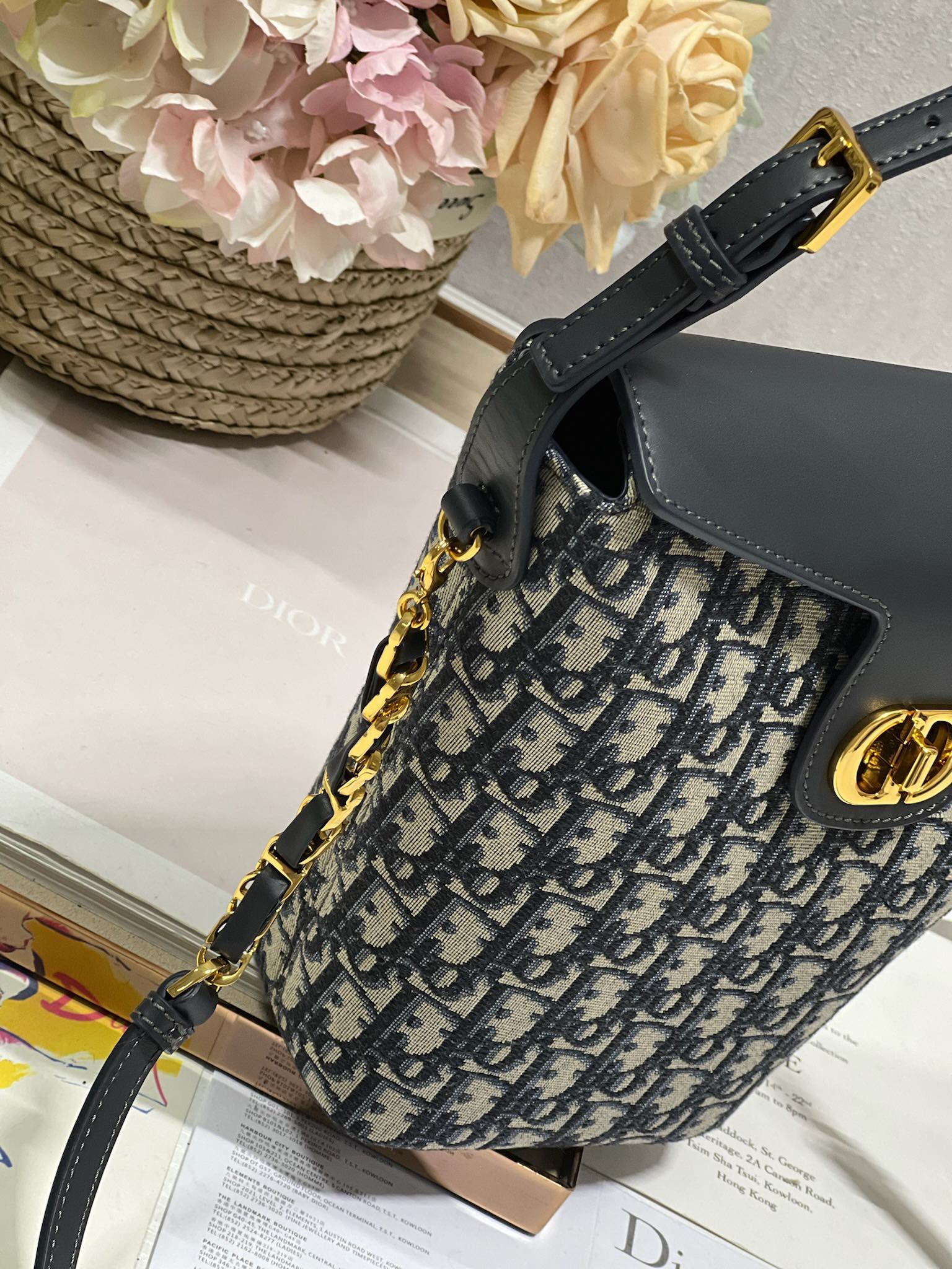 30 モンテーニュ 13 24x24x9.5CM 青斜め刺繍