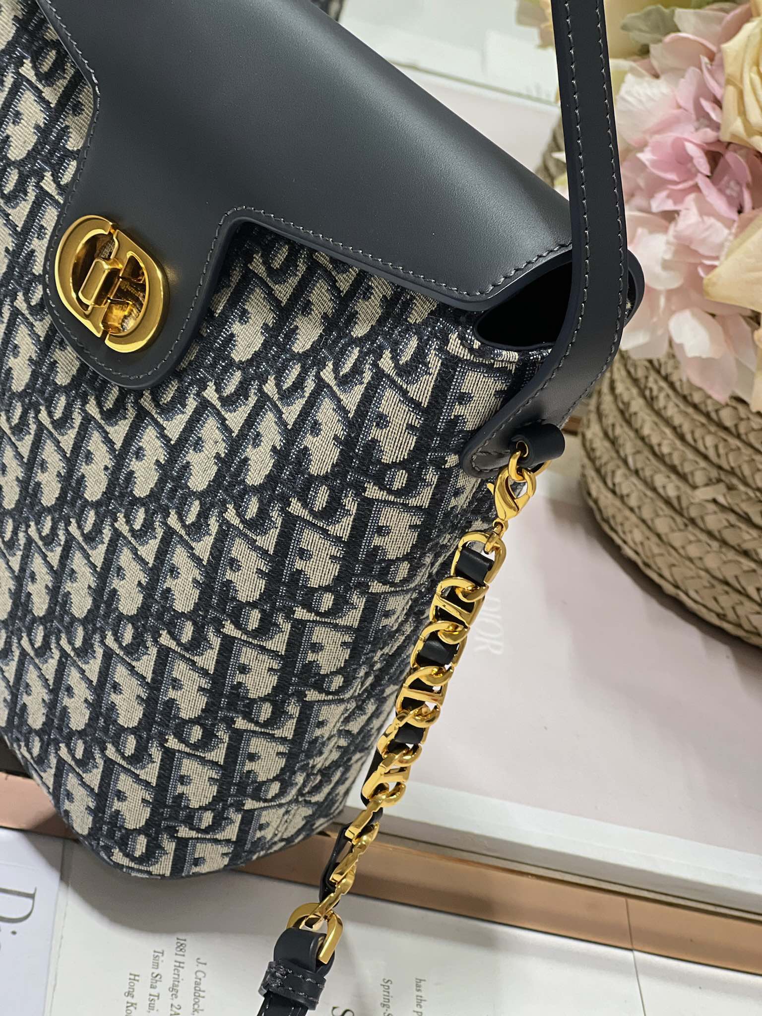 30 モンテーニュ 13 24x24x9.5CM 青斜め刺繍