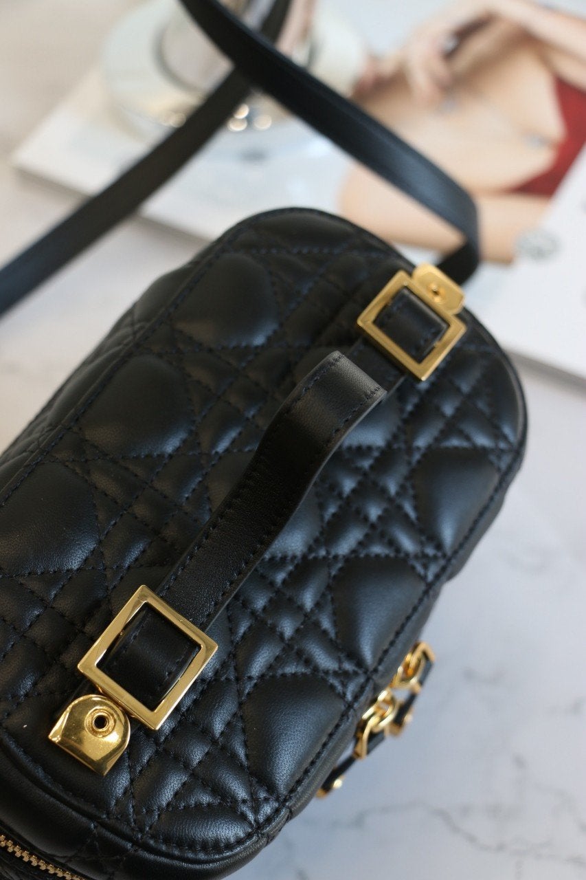 小型トラベルバニティケース ブラック ラムスキン