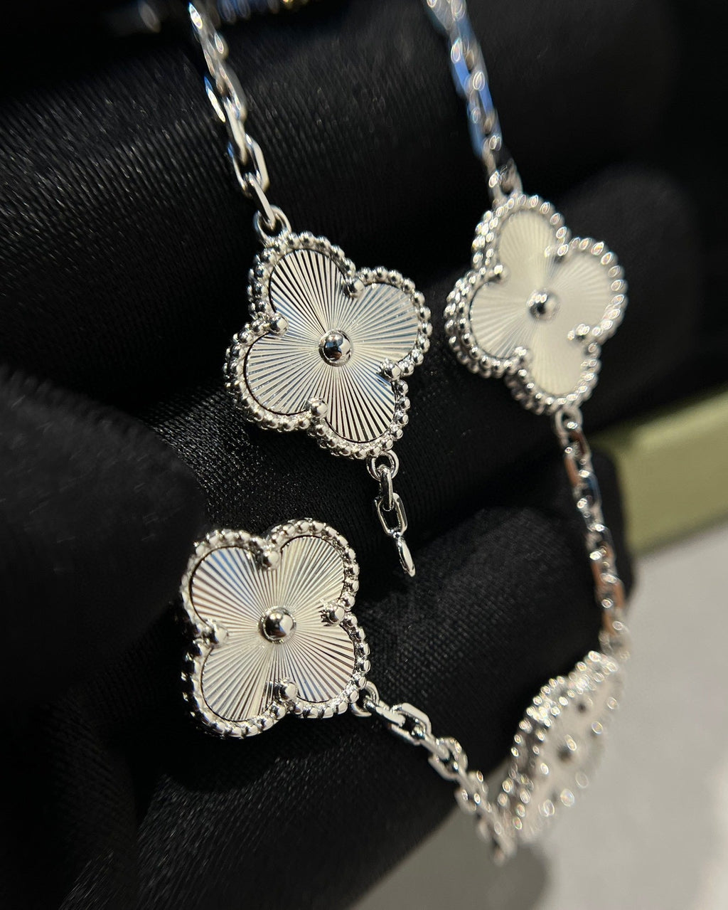 [⭐JeweliWhal] مجموعة سوار CLOVER 5 MOTIF LASER